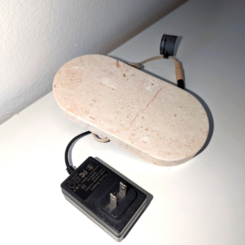 Einova Dual Wireless Charging Station